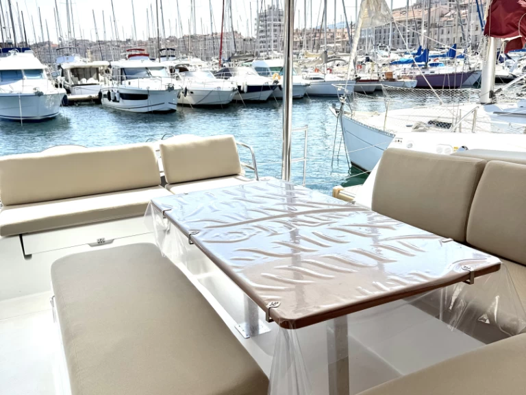 Ein Fountaine Pajot Elba 45 mieten in Marseille