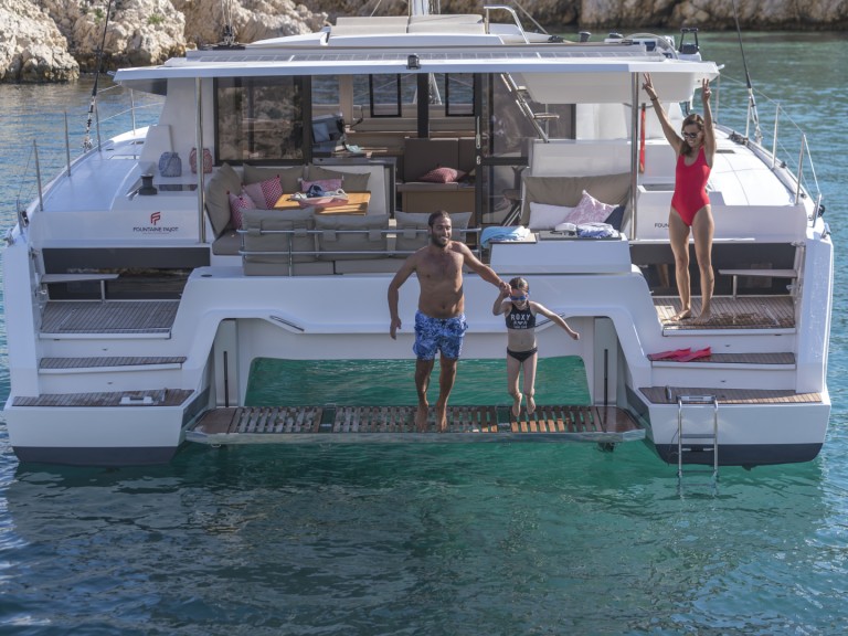 Ein Fountaine Pajot Astrea 42 mieten in Marseille