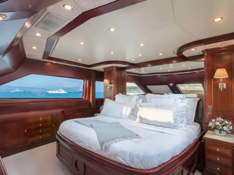 Yacht mieten in Santo Stefano al Mare zum besten Preis