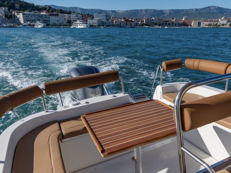 Ris Marine 850 Luxury mieten Split