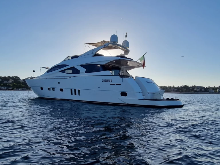 Evo Marine Deauville  Flybidge 76 mieten Loano