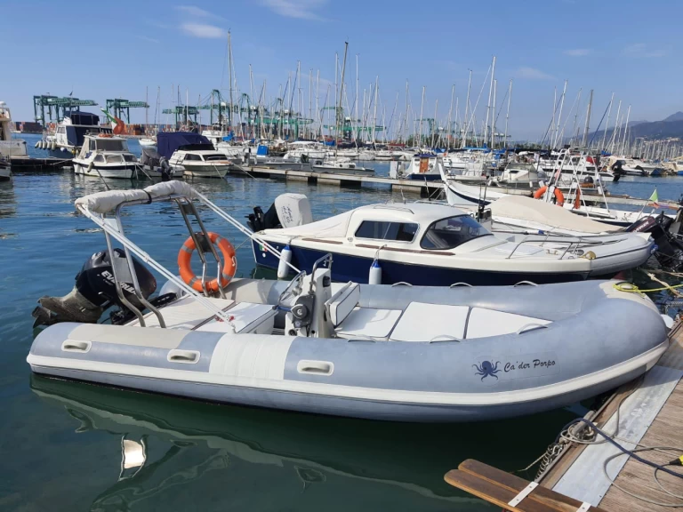 Schlauchboot mieten in Genua  - Evinrude E40DLP