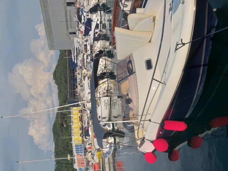 Ein Jeanneau Cap Camarat 755 WA mieten in La Spezia