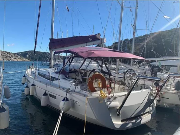 YachtCharter in Gouviá - Jeanneau Sun Odyssey 509 auf SamBoat
