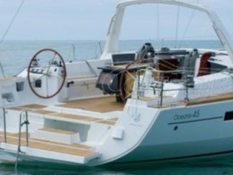 Ein Bénéteau Oceanis 45 mieten in Gouviá