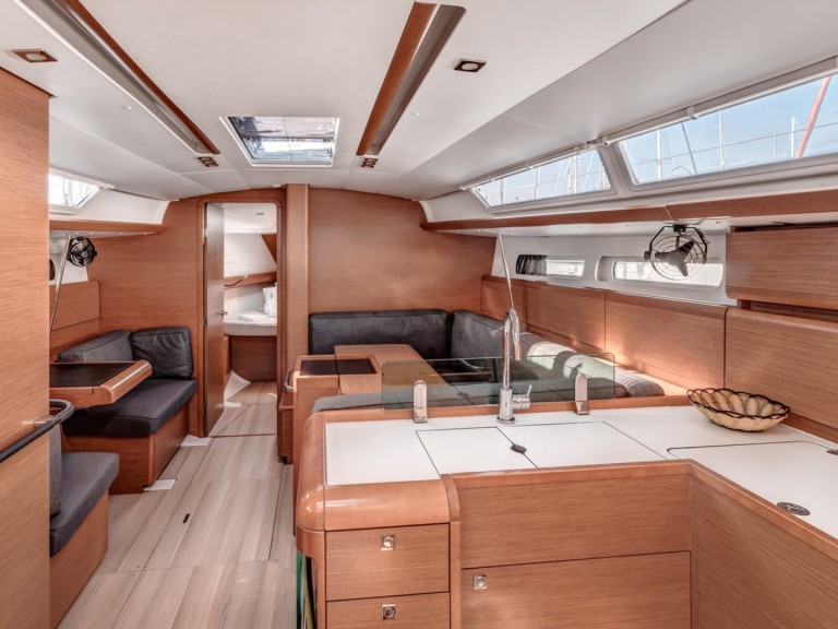 Ein Jeanneau Sun Odyssey 419 mieten in Gouviá