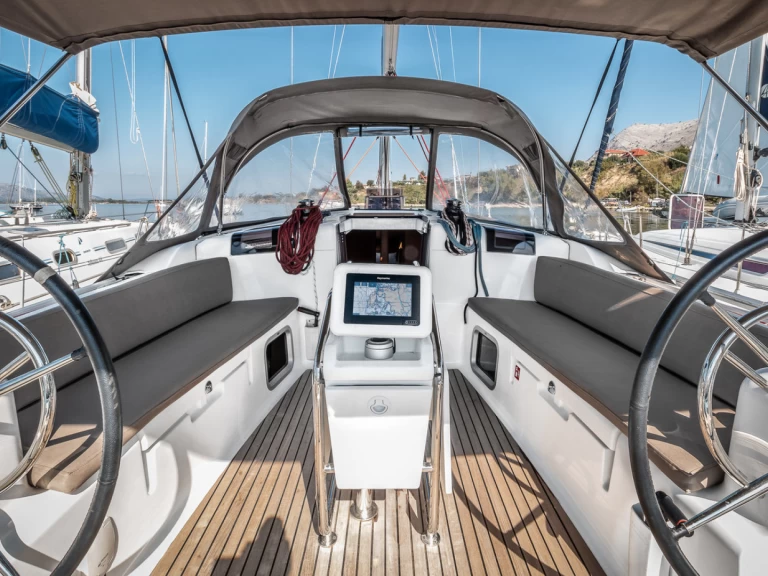 Ein Jeanneau Sun Odyssey 449 mieten in Gouviá
