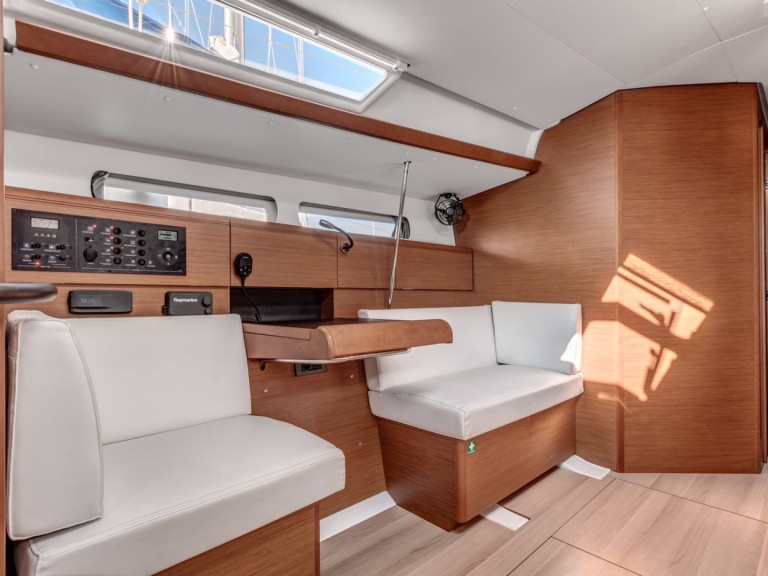 Boot mieten Gouviá günstig Sun Odyssey 449