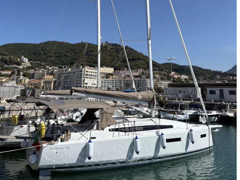 Segelboot mit oder ohne Skipper Jeanneau mieten in Porto di Salerno