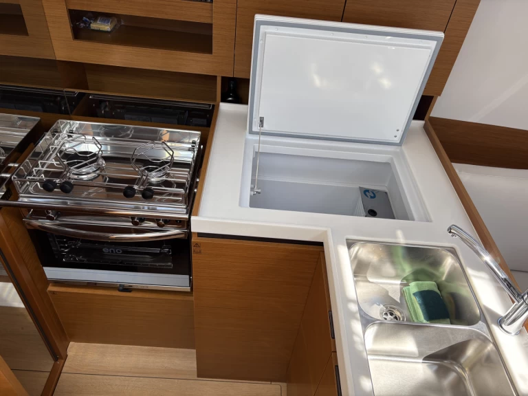 Jeanneau Sun Odyssey 380 mieten Porto di Salerno