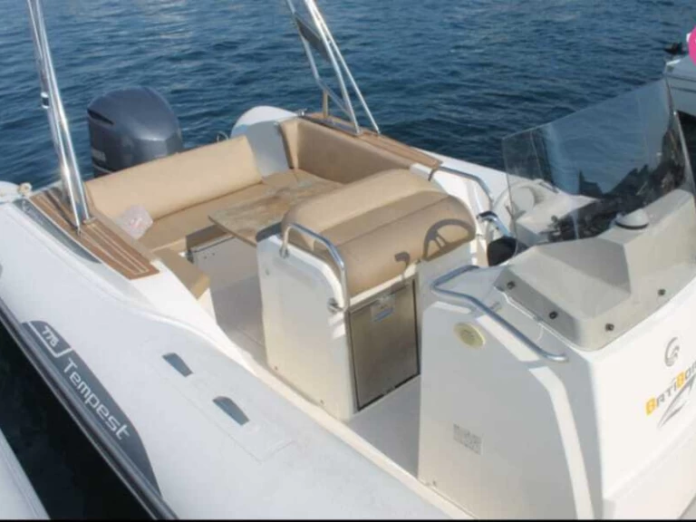 Schlauchboot mieten in Gapeau - Grand Boats Golden Line G650LF