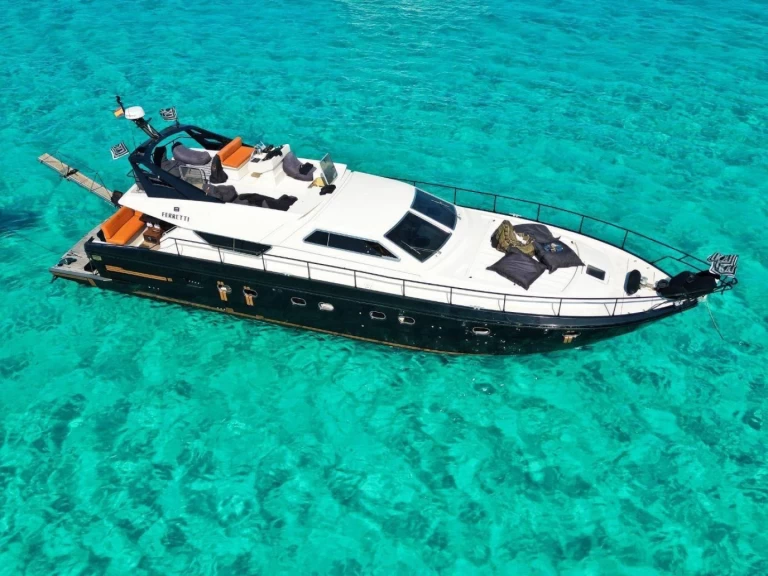 Ein Ferretti Ferretti 630 Fly mieten in Port Esportiu Marina d'Eivissa