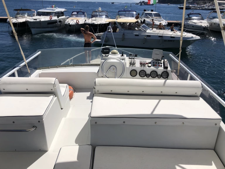 Ein Comar Clanship 34 fly mieten in Procida