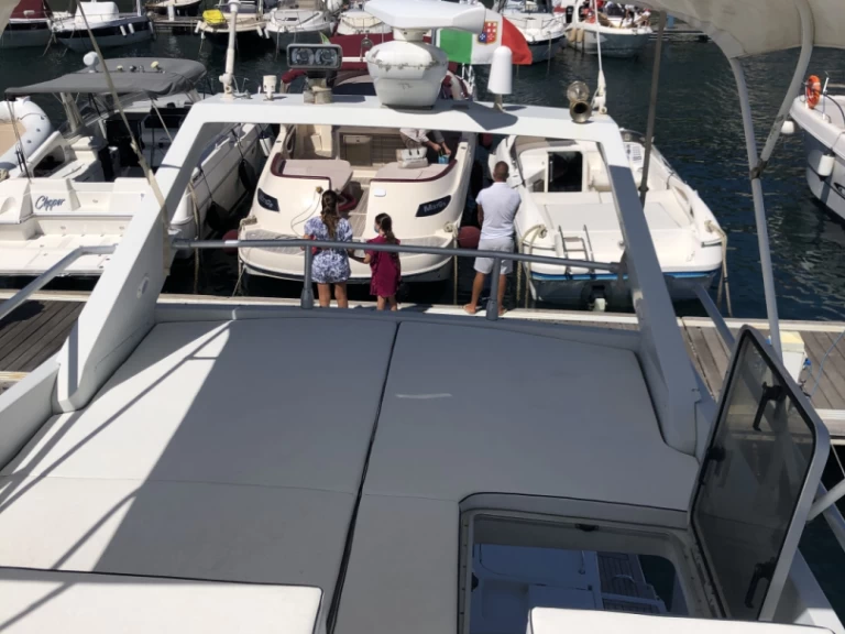 Ein Comar Clanship 34 fly mieten in Procida