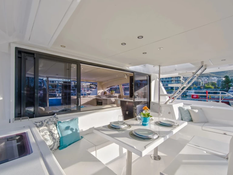 Ein Leopard Leopard 43 Powercat mieten in Miami