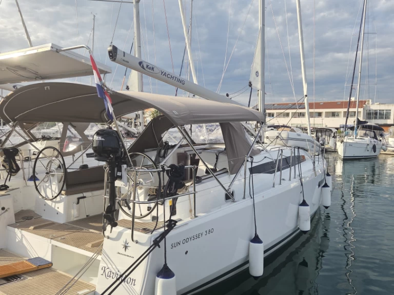Ein Jeanneau Sun Odyssey 380 mieten in Pirovac