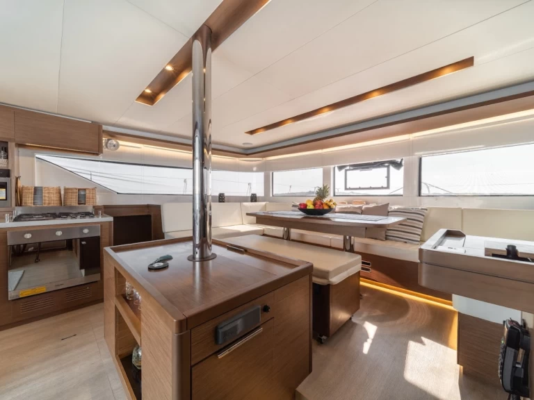 YachtCharter in Álimos - Lagoon Lagoon 50 auf SamBoat