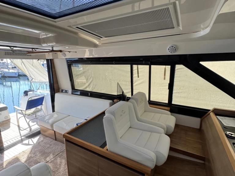 Sealine C48 mieten Marina Delta Kallithea