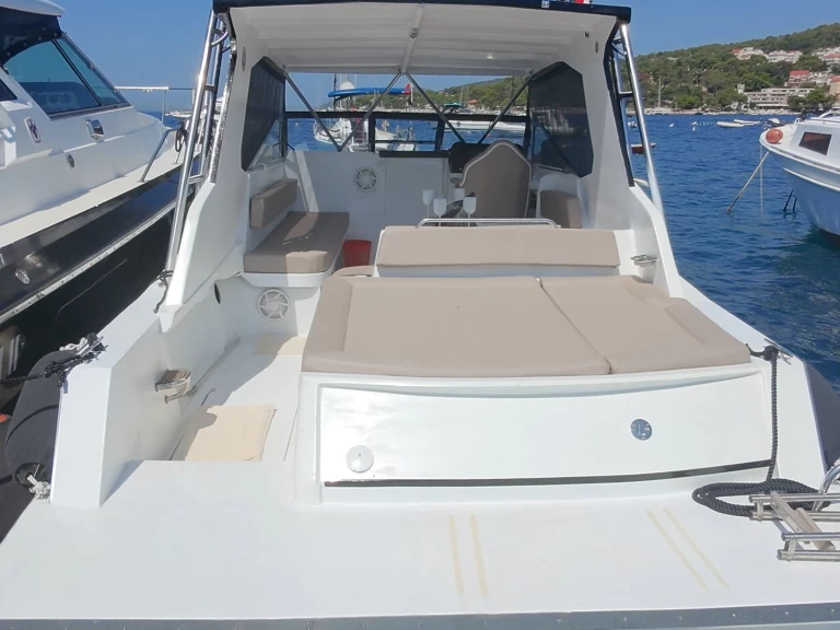 Motorboot mit oder ohne Skipper Bayliner mieten in Hvar