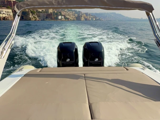 Schlauchboot mieten in Neapel zum besten Preis