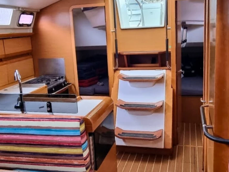 Ein Jeanneau Sun Odyssey 409 mieten in Rhodos