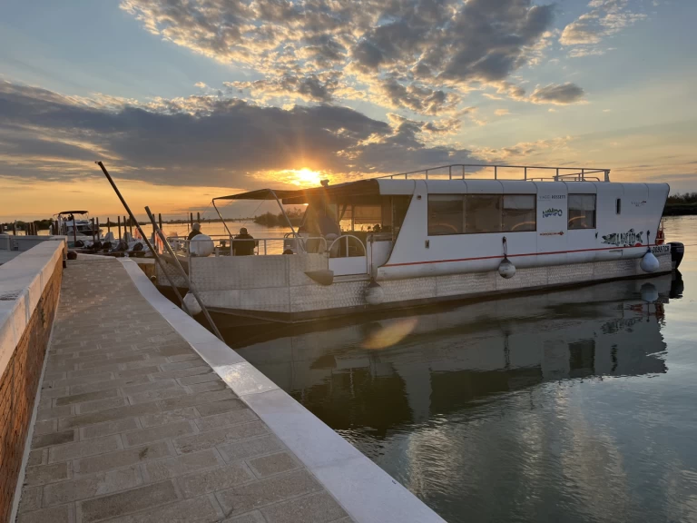 YachtCharter in Cremona - NAVI 53 HB 16:50 auf SamBoat