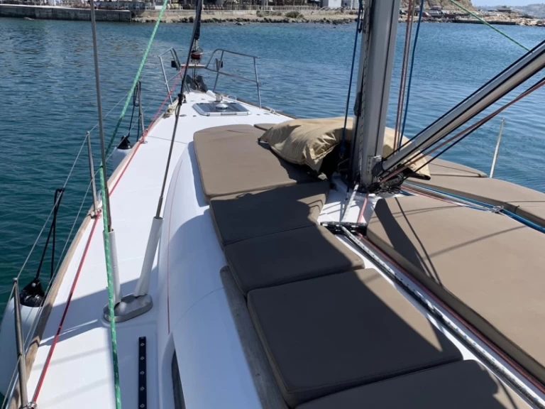 Ein Jeanneau Sun Odyssey 494 mieten in Naxos Port