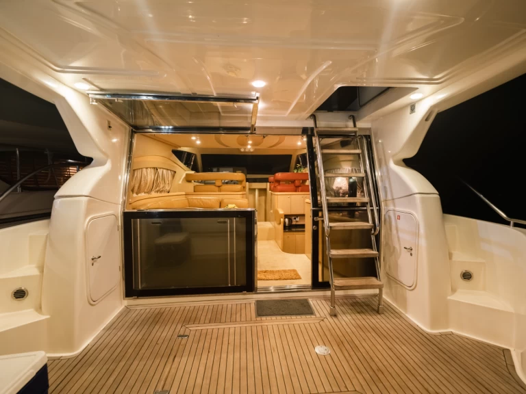 Motorboot mit oder ohne Skipper Ferretti mieten in Panaji