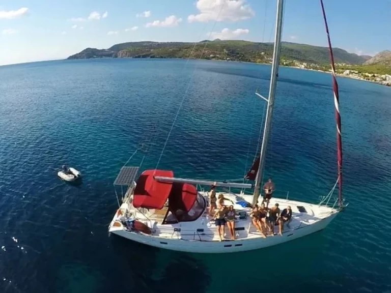 Ein Bénéteau Oceanis 411 mieten in Álimos