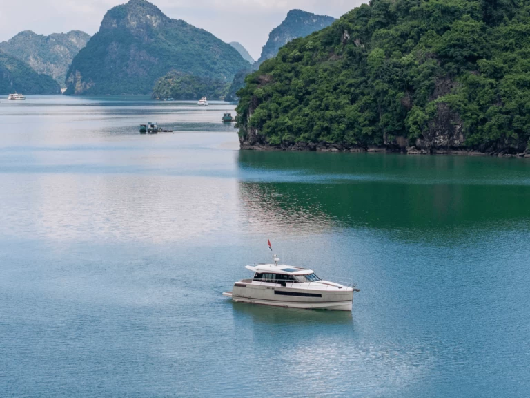 Motorboot mit oder ohne Skipper Jeanneau mieten in Hạ Long