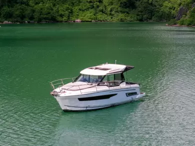 Ein Jeanneau Merry Fisher 895 mieten in Hạ Long