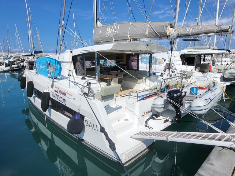 Katamaran mit oder ohne Skipper Bali Catamarans mieten in Capitana
