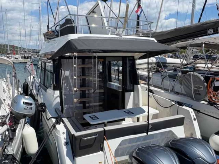 Motorboot mit oder ohne Skipper Jeanneau mieten in Murter-Kornati
