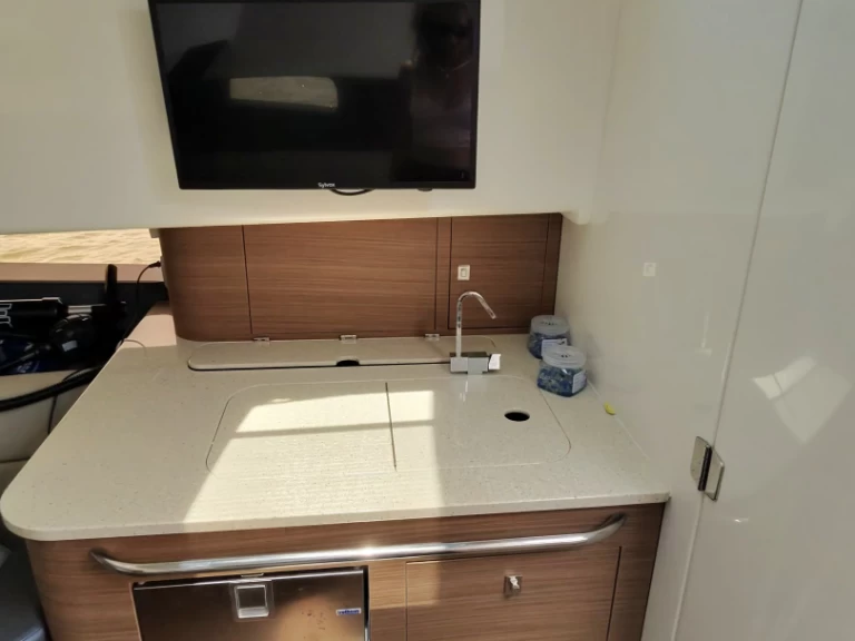 Vermietung Motorboot Boston Whaler mit Führerschein