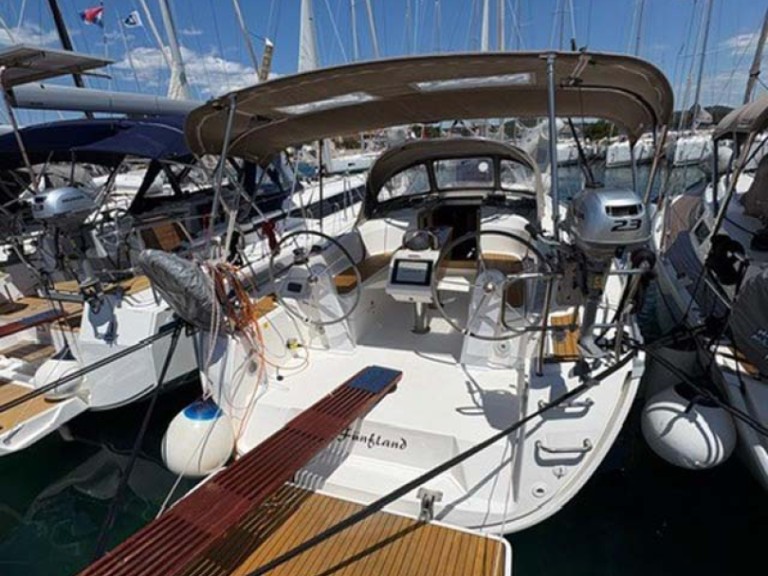 Ein Bavaria Cruiser 34 mieten in Murter-Kornati