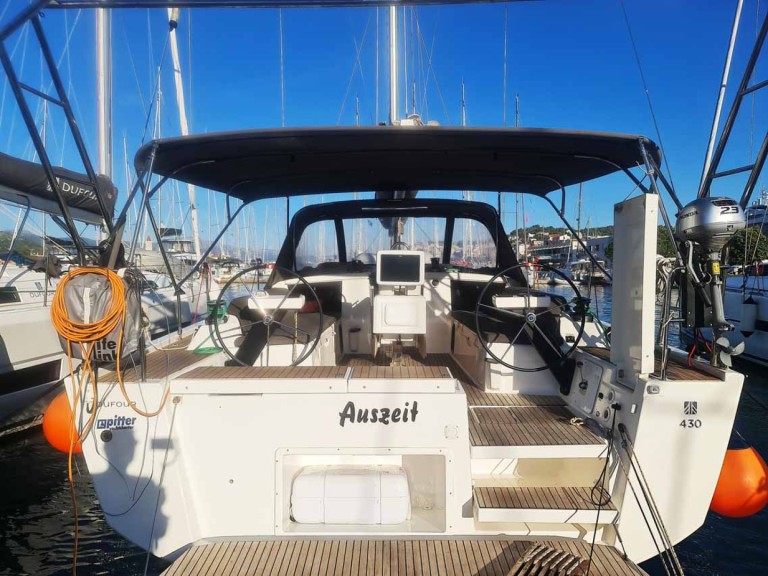YachtCharter in Murter-Kornati - Dufour Dufour 430 auf SamBoat
