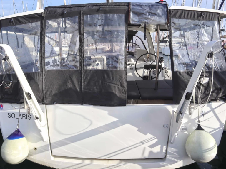 Ein Jeanneau Sun Loft 47 mieten in Ligia