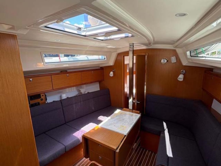 Ein Bavaria Cruiser 34 mieten in Murter-Kornati
