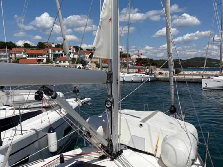 Ein Bavaria Cruiser 34 Style mieten in Murter-Kornati
