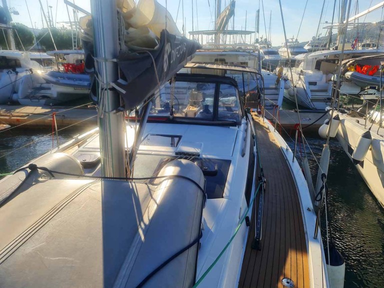 Ein Dufour Dufour 430 mieten in Murter-Kornati