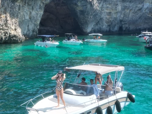 Motorboot mit oder ohne Skipper Saver mieten in Ta' Xbiex