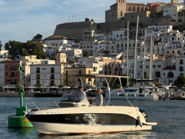 Ein Quicksilver Activ 805 Sundeck mieten in Ibiza Town