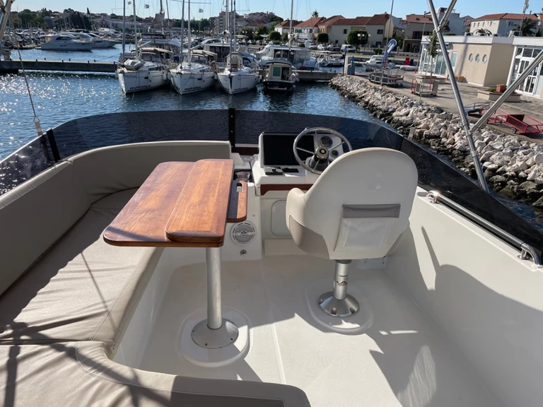 Motorboot mieten in Biograd na Moru zum besten Preis