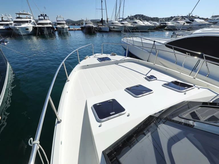 Bootsverleih Cobra Yachts Futura 40 Grand Horizon Punat Samboat