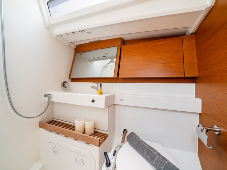 YachtCharter in Lavrion - Jeanneau Sun Odyssey 440 auf SamBoat