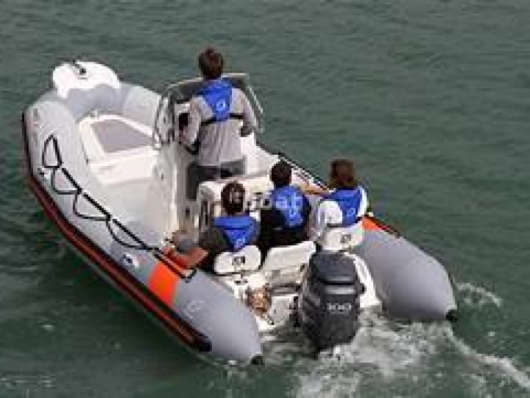 Motorboot mit oder ohne Skipper Zodiac mieten in Arzon