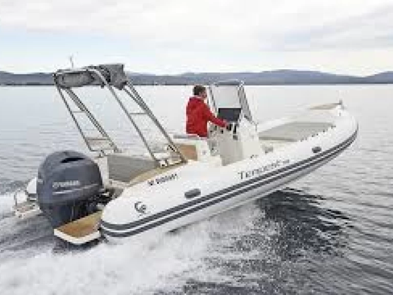 Ein Capelli CAPELLI TEMPEST 700 mieten in Arzon