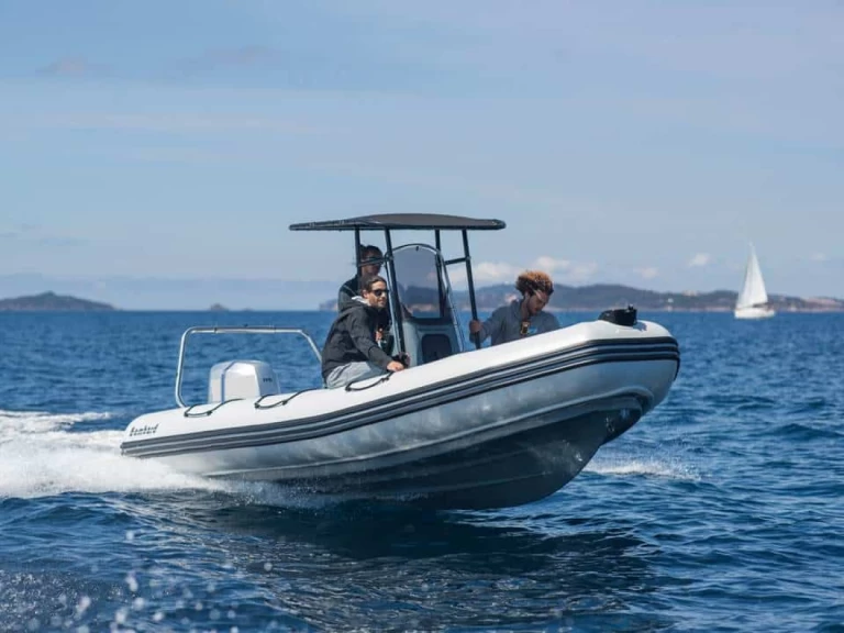 YachtCharter in Arzon - 7 BOMBARD EXPLORER 600 NEO auf SamBoat