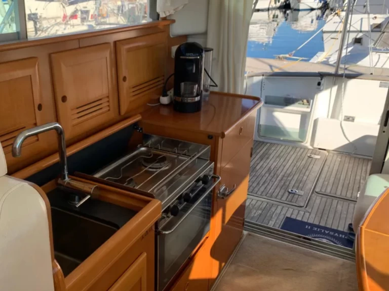 YachtCharter in Roses - Bénéteau Antares 10.80 Fly auf SamBoat