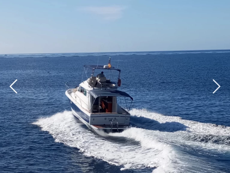 Ein Bénéteau Antares 10.80 Fly mieten in Roses